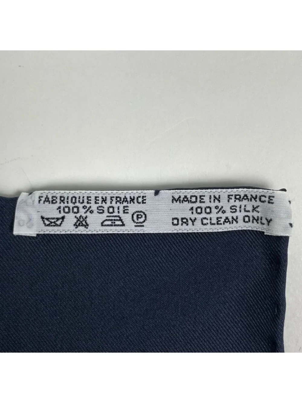 Hermes Carre 90 L Elegance Et le Confort en Automobile Scarf Comfort Silk Navy